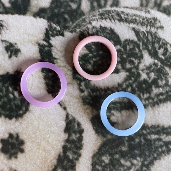 Resin Rings Set of 3 - PLEASE COMMENT BEFORE BUYING - Picture 3 of 4
